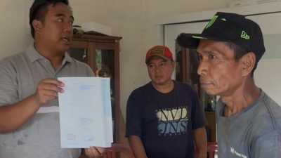 Anggota DPRD Kota Bekasi, Anton mengadvokasi Ratusan warga Perumahan Bhineka Asri 3, Kelurahan Sumurbatu, Kecamatan Bantargebang, Kota Bekasi. Foto: Ist