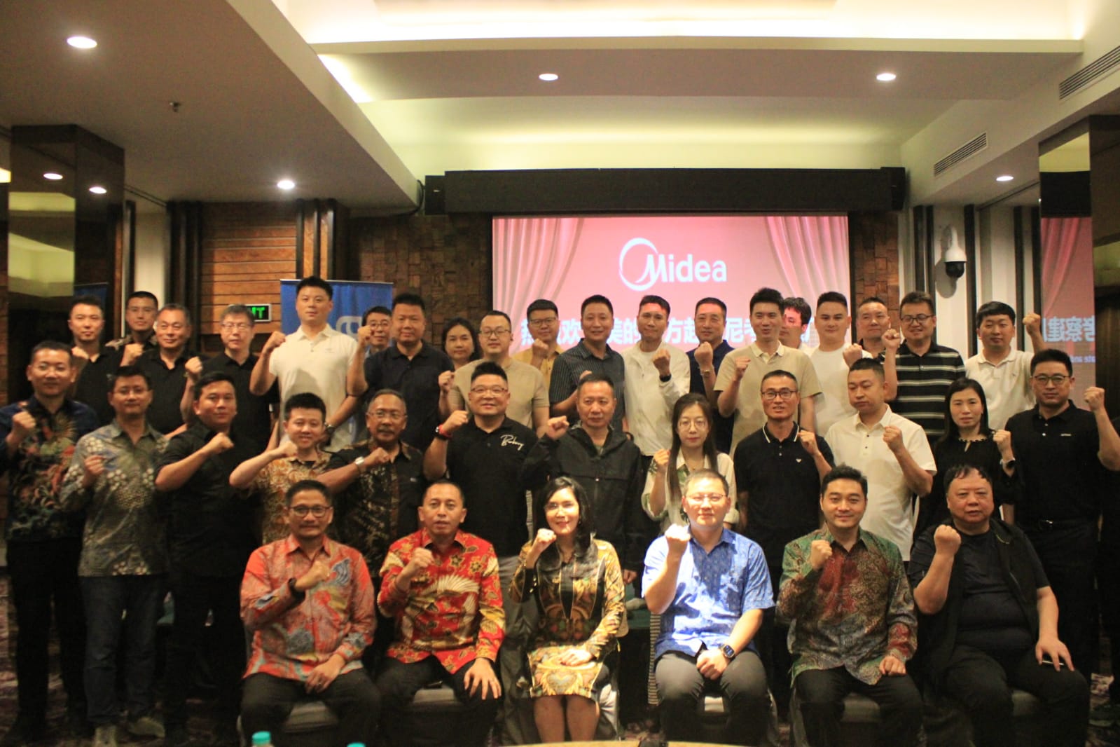 Pertemuan strategis antara perwakilan Bupati Bekasi dengan 41 calon investor dan pengusaha dari Tiongkok, yang digelar di Hotel Holiday Inn, Jababeka, Cikarang.