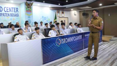 Dinas Kominfosantik Kabupaten Bekasi menerima kunjungan outing class dari SMK Kesuma Bangsa 1 Kota Depok, kegiatan ini berlangsung di Gedung Diskominfosantik, Kompleks Pemkab Bekasi pada Selasa (29/4/2025). Foto: Ist