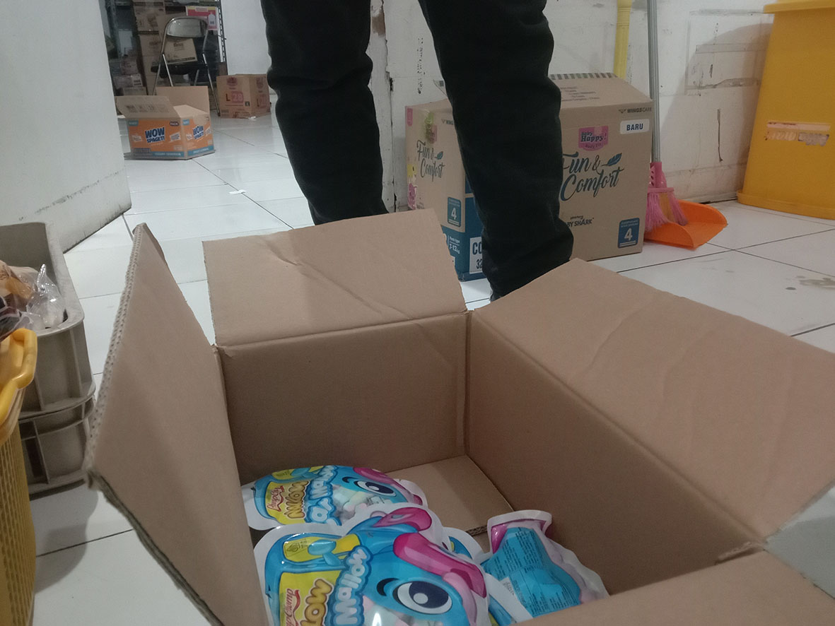 Makanan diduga mengandung unsur Babi.