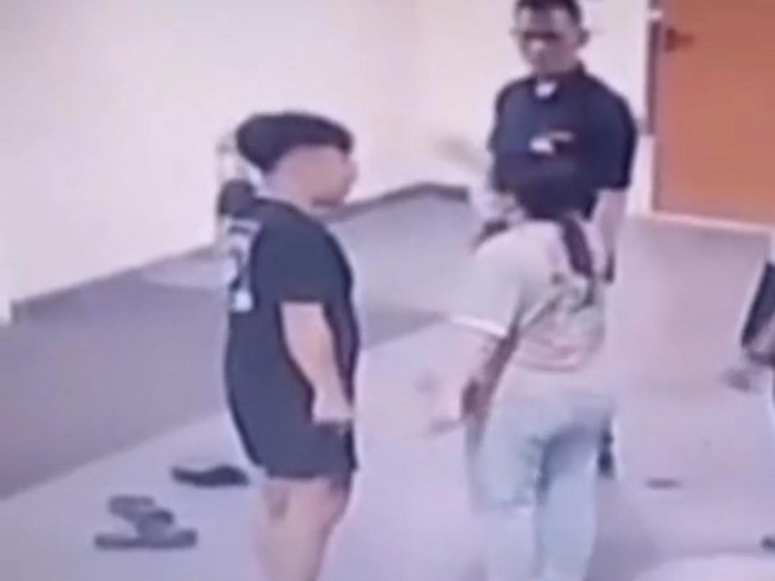 Tangkapan layar penganiayaan Satpam RS Mitra Keluarga Bekasi Barat oleh keluarga pasien