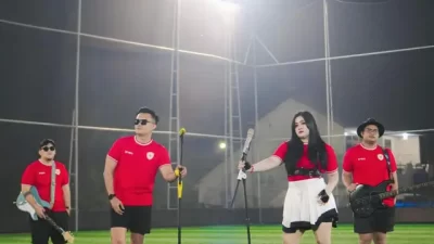 Kota Bekasi - Band alternatif asal Bekasi, Jénía, baru saja merilis single terbarunya berjudul “Sang Pemenang”