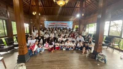 Lembang - Puluhan peserta arisan Pangaribuan Lunggu Ujung Tanduk Jabodetabek melaksanakan Family Ghatering di Lembang Jawa Barat.