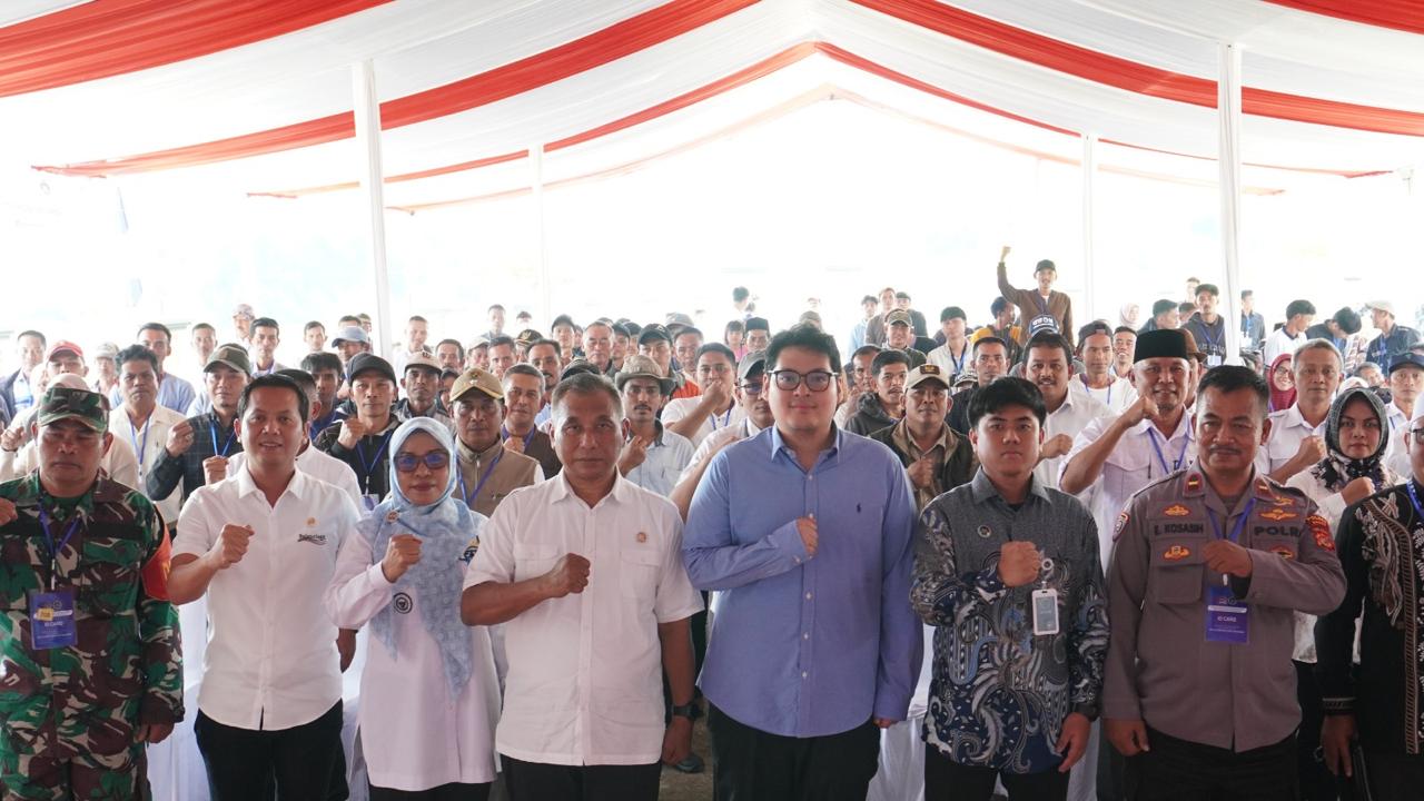 DPR RI bersama Badan Gizi Nasional (BGN) menggelar kegiatan sosialisasi Program Makan Bergizi Gratis (MBG) untuk warga Kecamatan Sukajaya, Kabupaten Bogor, Rabu (30/4/2025), bertempat di Kantor Kecamatan Sukajaya, Pasir Madang.