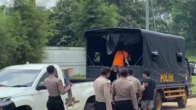 Kota Bekasi - Polisi menangkap enam pelaku preman yang meresahkan di Kawasan Industri Cikarang.