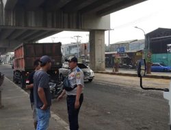 Dishub Kota Bekasi Tertibkan Parkir Liar di Bawah Flyover Cipendawa