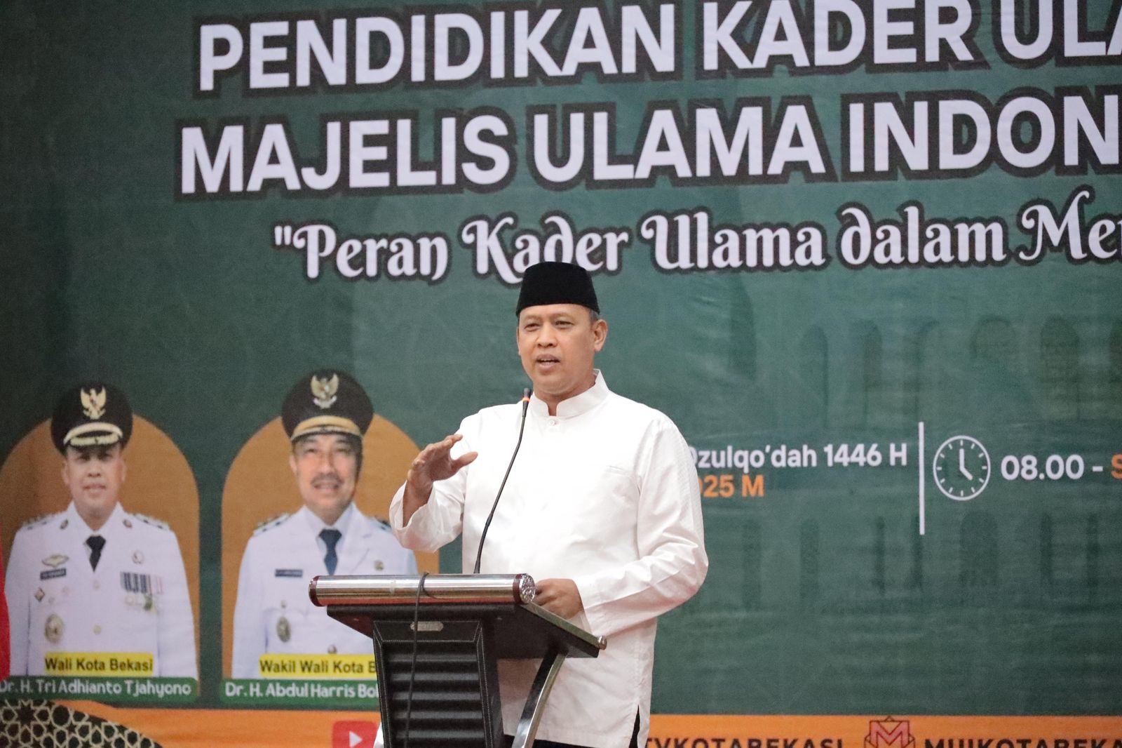 Wali Kota Bekasi, Tri Adhianto, secara resmi membuka Opening Ceremony dan Studium General Pendidikan Kader Ulama (PKU) Tahun 2025 yang diselenggarakan oleh Majelis Ulama Indonesia (MUI) Kota Bekasi, bertempat di Hotel Merapi Merbabu, Sabtu (3/5/2025)