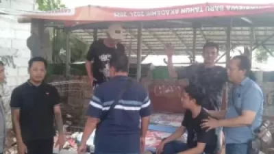 Kota Bekasi - Pak Ogah digelandang tim gabungan dalam Operasi Berantas Jaya 2025