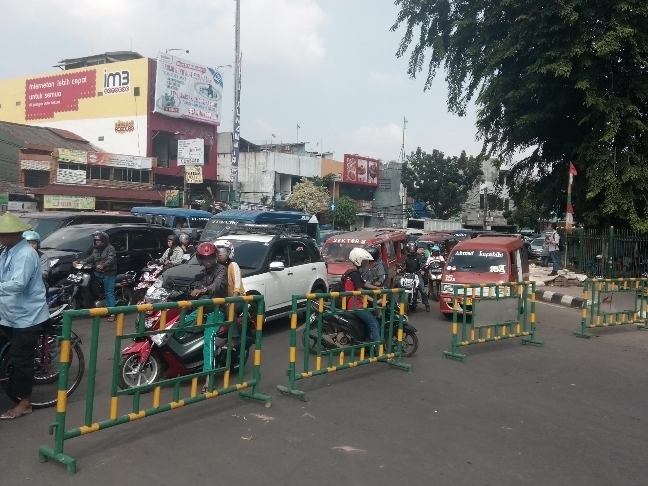 Kota Bekasi - Rekayasa lalu lintas penutupan di perlintasan KA Jalan Ir. H Juanda - akses jalan Perjuangan. Foto: Gobekasi.id