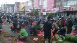 Kota Bekasi - Pasar Tumpah di Jalan Ir.H Juanda, Bekasi Timur, Kota Bekasi.