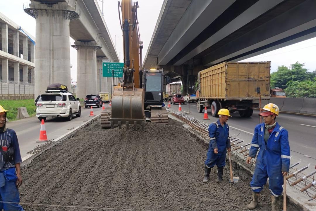 Perbaikan Jalan di Ruas Tol Jakarta - Cikampek. Foto: Ist