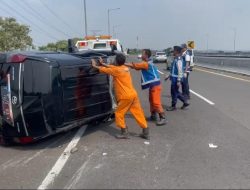 Dua Kendaraan Terlibat Kecelakaan di KM 45+600 Jalan Layang MBZ