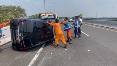 Dua Kendaraan Terlibat Kecelakaan di KM 45+600 Jalan Layang MBZ