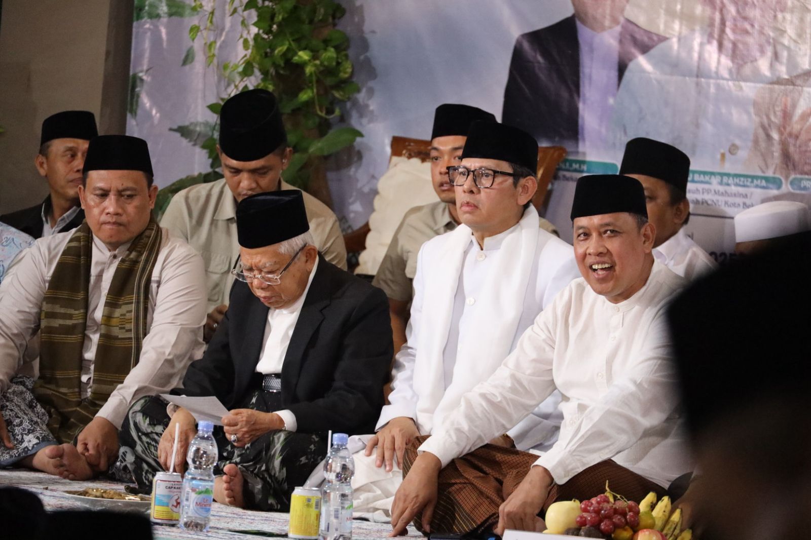 Wali Kota Bekasi Tri Adhianto menghadiri kegiatan Halal bihalal yang diselenggarakan oleh Pengurus Cabang Nahdlatul Ulama (PCNU) Kota Bekasi di Pondok Pesantren Mahasina, Kecamatan Pondok Gede.