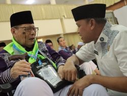 Wali Kota Bekasi Tri Adhianto Lepas 420 Calon Jamaah Haji Kloter Pertama ke Tanah Suci