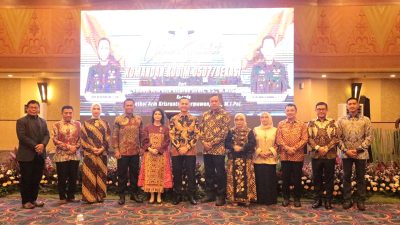 Wali Kota Bekasi Tri Adhianto bersama Wakil Wali Kota Harris Bobihoe menghadiri acara Lepas Sambut Komandan Kodim 0507/Bekasi yang digelar di Hotel Horison, Sabtu malam (3/5/2025).