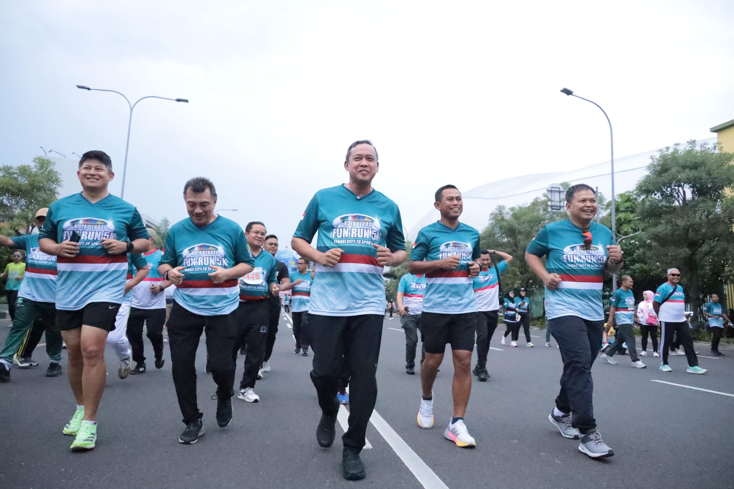 Bekasi Menuju Sport City, Wali Kota dan Wakil Wali Kota Turun Langsung di Fun Run 5K