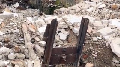Tangkapan layar video merekam saluran air yang menyertakan pintu air era kolonial ditemukan usai pembongkaran bangunan liar di Tambun, Kabupaten Bekasi.