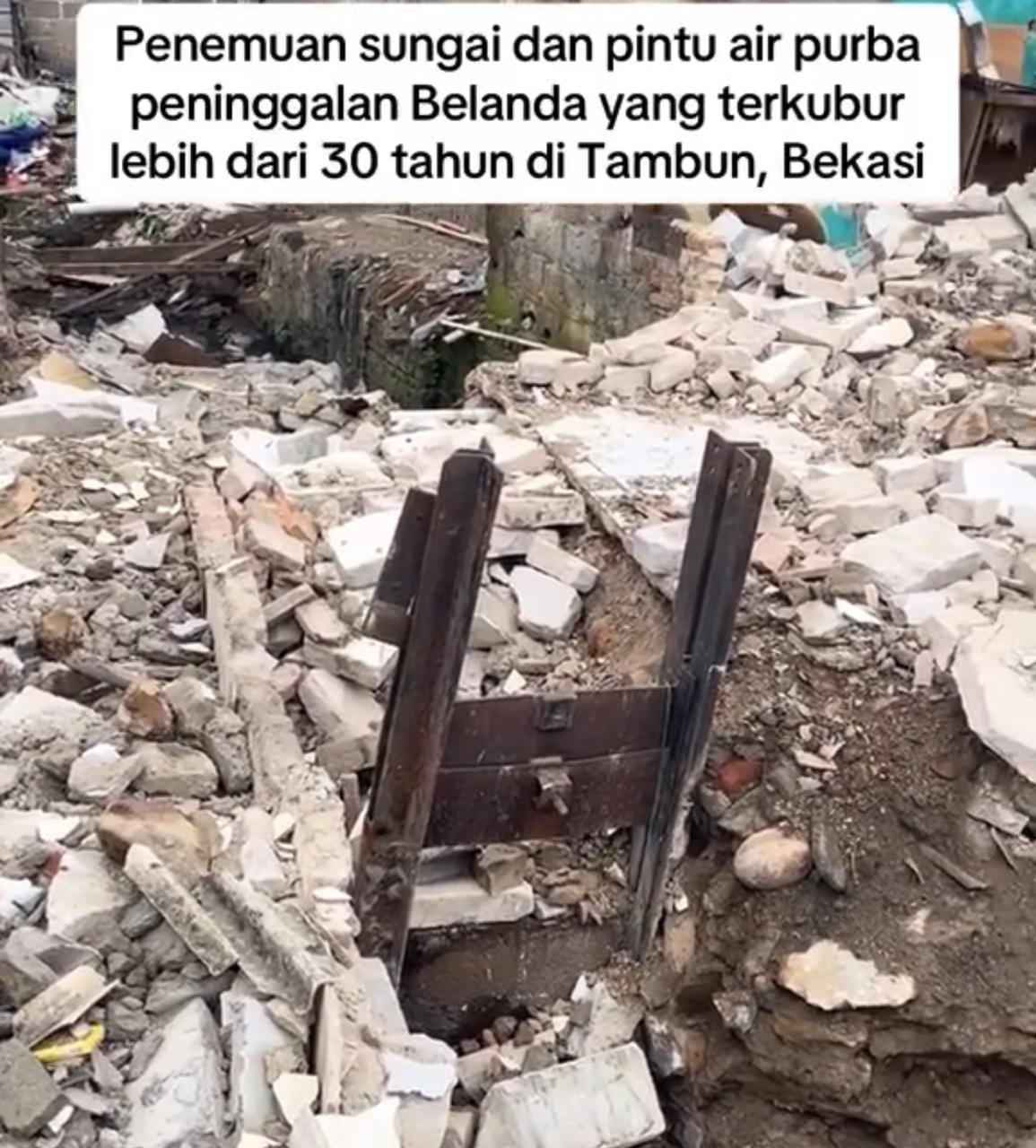 Tangkapan layar video merekam saluran air yang menyertakan pintu air era kolonial ditemukan usai pembongkaran bangunan liar di Tambun, Kabupaten Bekasi.