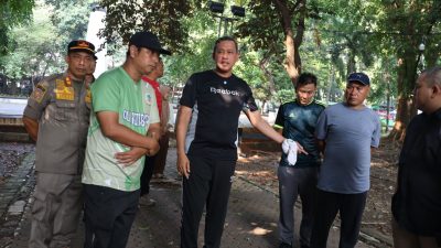 Wali Kota Bekasi Tri Adhianto saat menyidak Hutan Kota Alun-Alun M.Hasibuan, Selasa (6/5/2025).