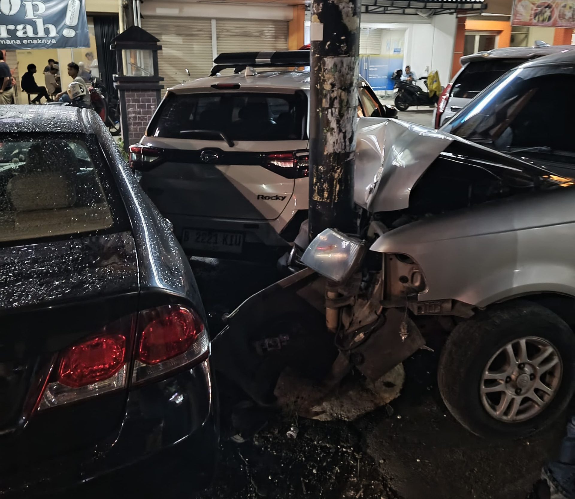 Kota Bekasi - Kecelakaan di Jalanh Raya Perjuangan depan Perumahan Wisma Asri, Bekasi Utara, Selasa (6/5/2025). Foto: Gobekasi.id