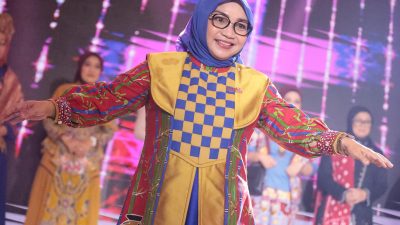 Wiwiek Hargono Tampil Mempesona di Fashion Show Apeksi Surabaya, Promosikan Batik Bekasi ke Kancah Nasional