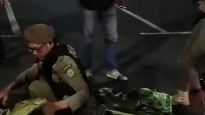 Kota Bekasi - Petugas Gabungan dari Satpol PP, TNI/Polri menertibkan atribut Ormas yang ada di Kota Bekasi.