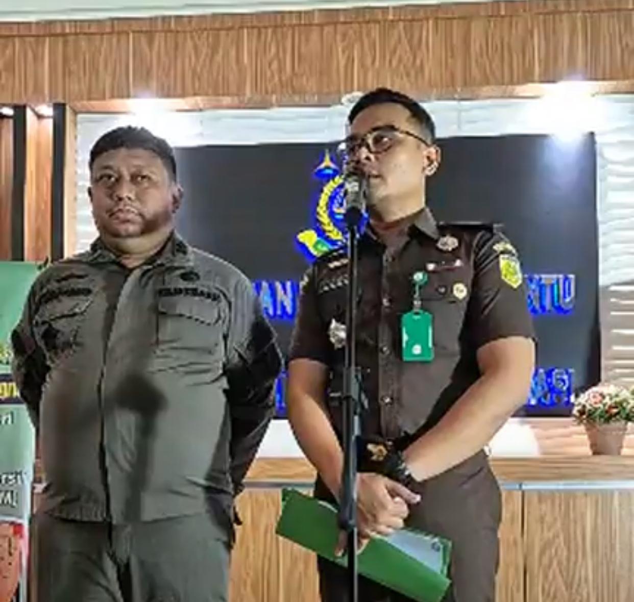 Kota Bekasi - Konferensi Pers Kejari Kota Bekasi dalam kasus korupsi pengadaan alat olahraga oleh Dispora, Kamis (15/5/2025).