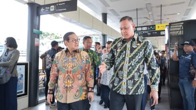 Kota Bekasi - Wali Kota Bekasi Tri Adhianto bersama Gubernur Jakarta Pramono