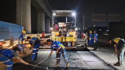 Kota Bekasi - Pemeliharaan Jalan Tol Jakarta - Cikampek oleh Jasa Marga.