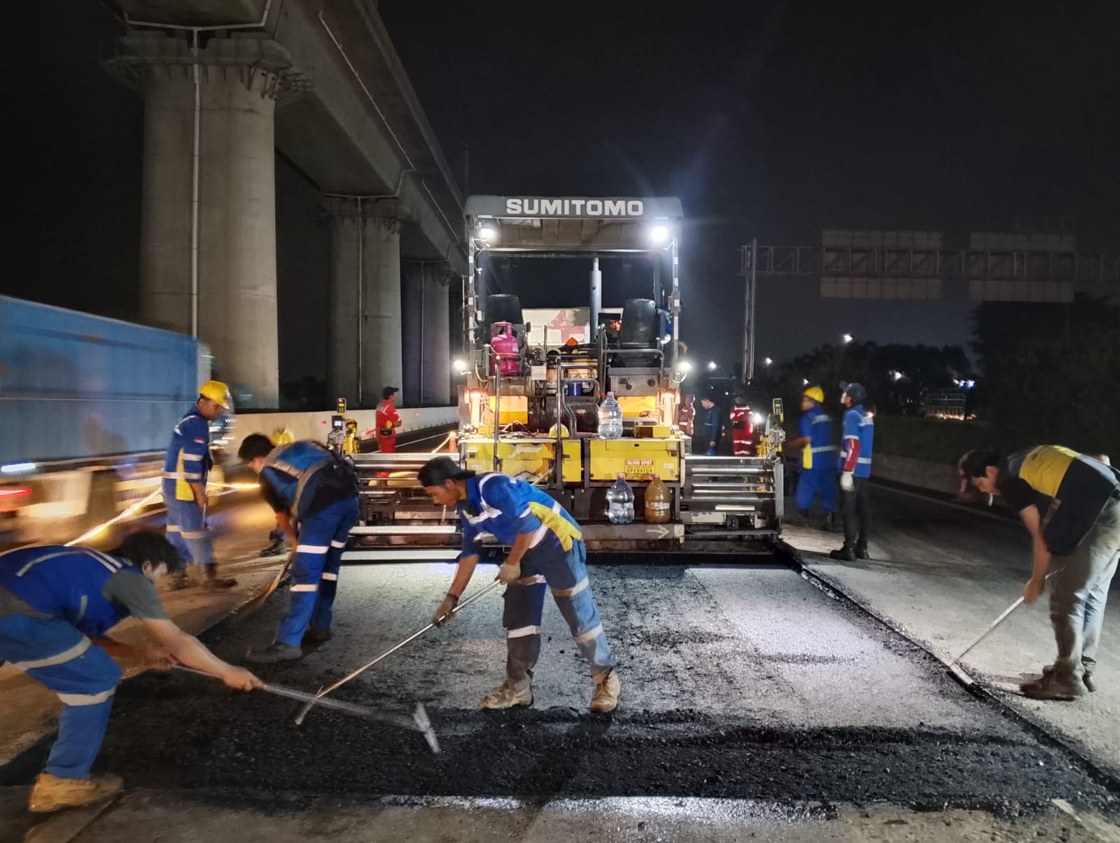 Kota Bekasi - Pemeliharaan Jalan Tol Jakarta - Cikampek oleh Jasa Marga.
