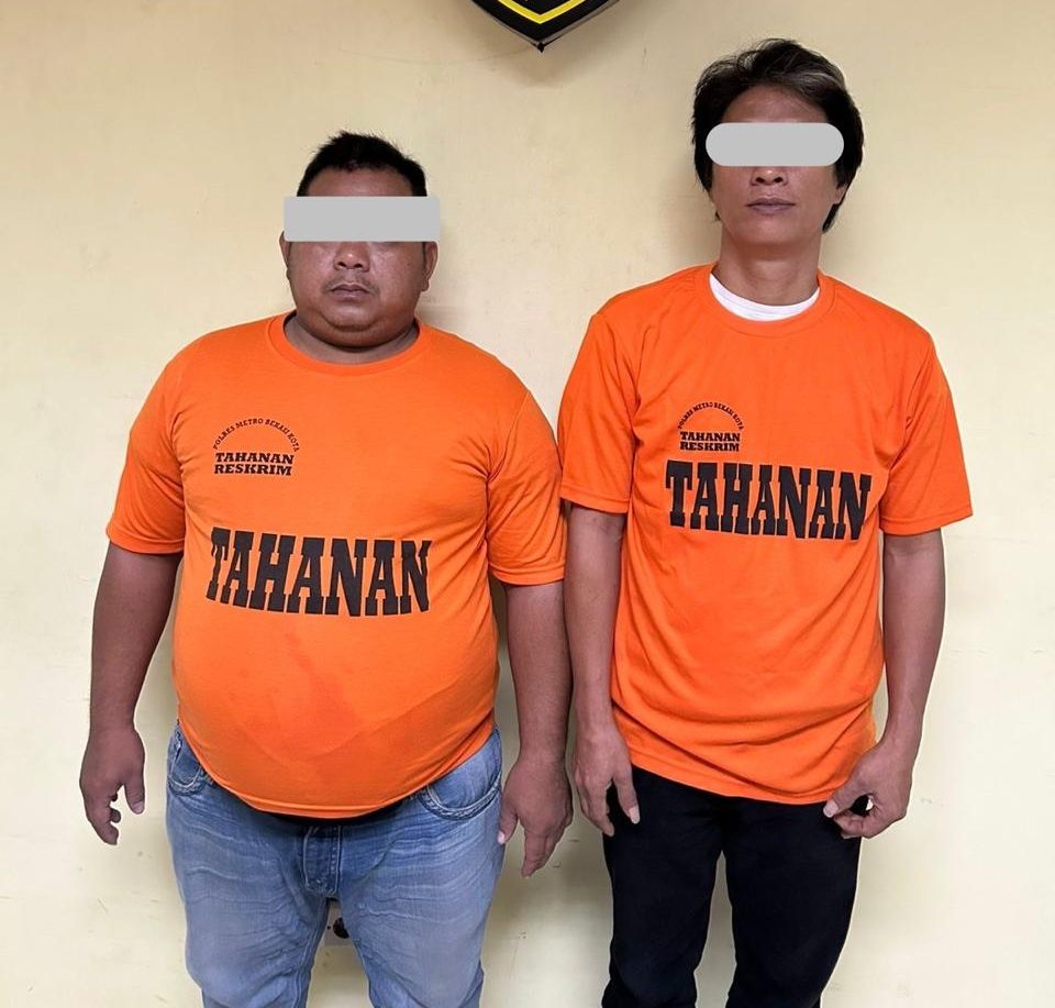 Kota Bekasi - Kepolisian Resor Metro Bekasi Kota menangkap dua anggota organisasi kemasyarakatan (ormas) berinisial RMP dan ES atas dugaan pendudukan ruko milik warga secara ilegal di wilayah Bekasi Timur, Kota Bekasi.