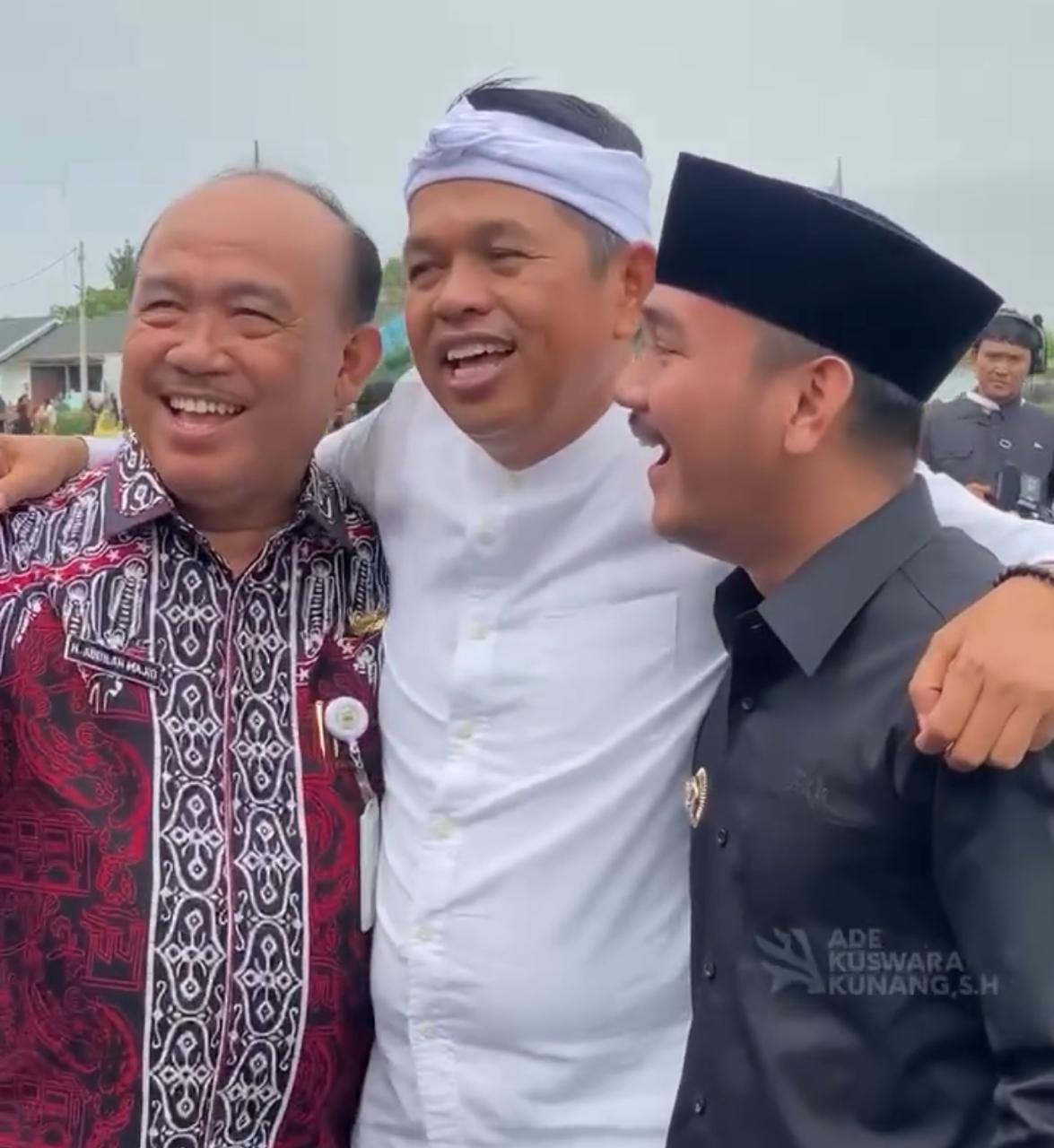 Kabupaten Bekasi - Gubernur Jawa Barat Dedi Mulyadi Bersama Bupati Bekasi Ade Kuswara Kunang dalam kegiatan Jaksa Mandiri Pangan di Tambun Utara, Kamis (22/5/2025).