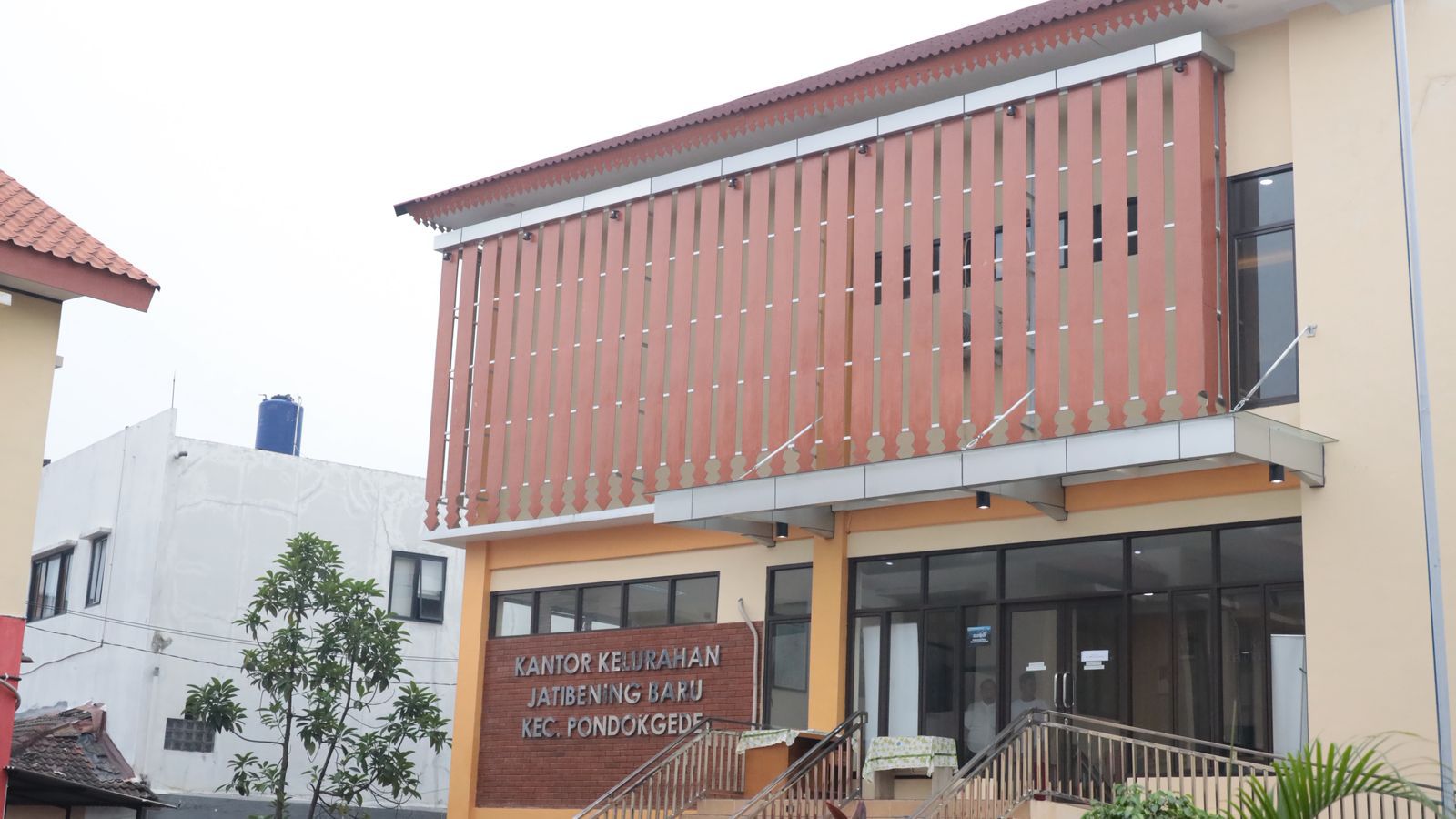 Kota Bekasi - Gedung kantor baru Kelurahan Jatibening Baru yang berlokasi di Kecamatan Pondok Gede.