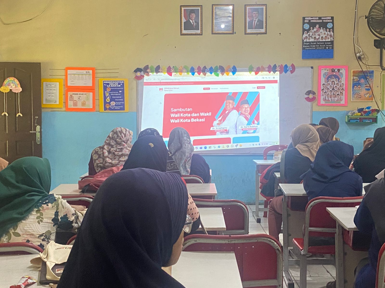Kota Bekasi - Sosialisasi Pra Pendaftaran SPMB Kota Bekasi di SD Negeri XII Kayuringin Jaya, Bekasi Selatan.