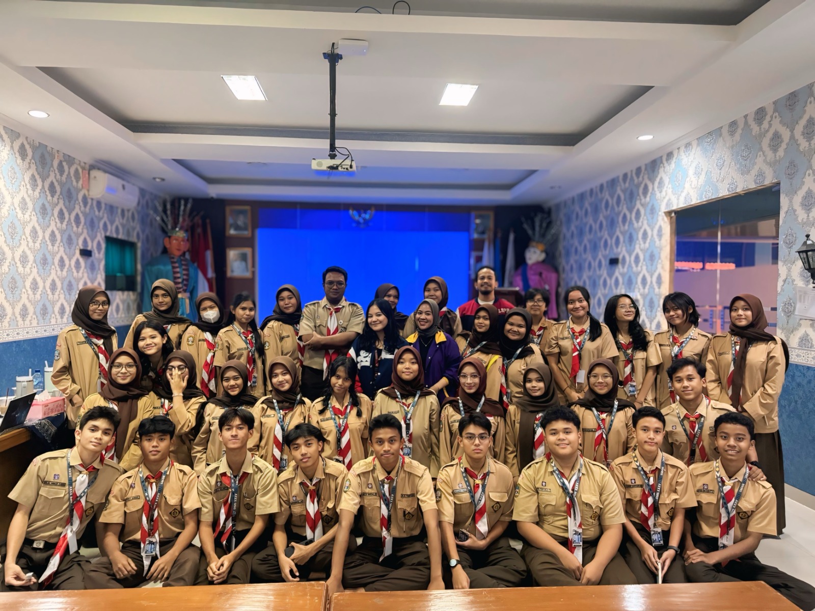Kota Bekasi - LSPR Institute berikan pelatihan bertema “Pelatihan dan Pemberdayaan OSIS SMAN 97 Jakarta dalam Membangun Keterampilan Event Management”, yang digelar pada Rabu (28/5/2025), di Aula AVI SMAN 97 Jakarta.