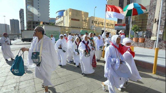 Cuaca di Arab Saudi Capai 43-46 Derajat, Jemaah Haji dari Embarkasi Jakarta Bekasi Diminta Waspada. Foto: Bahauddin/MCH2019