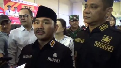 Kabupaten Bekasi - Bupati Bekasi Ade Kuswara Kunang dan Wakilnya Asep Surya Atmaja menghadiri pelaksanaan Job Fair Expo "Bekasi Pasti Kerja" i President University Convention Center, Kawasan Jababeka, Cikarang Utara, Selasa (27/5/2025).