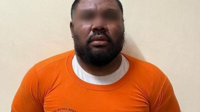 Kota Bekasi - Pria berinisial EHO, yang merupakan bagian dari komplotan yang mengaku sebagai debt collector dan mengeroyok seorang warga di wilayah Bekasi Selatan, Kota Bekasi.