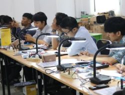 25 Warga Bekasi Ikuti Pelatihan Servis Handphone dari Baznas