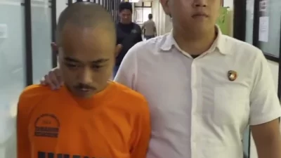 Kota Bekasi - Seorang pemuda berinisial MI (23) di Bekasi Timur, Kota Bekasi, tega menganiaya ibu kandungnya, Meilanie (46), hanya karena permintaannya untuk diberi uang Rp30 ribu tidak dipenuhi.