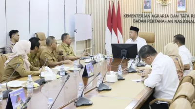 Kota Bekasi - Menteri Agraria dan Tata Ruang/Kepala Badan Pertanahan Nasional (ATR/BPN), Nusron Wahid, menerima audiensi Wali Kota Bekasi Tri Adhianto Tjahyono bersama jajarannya pada Selasa (24/6/2025).