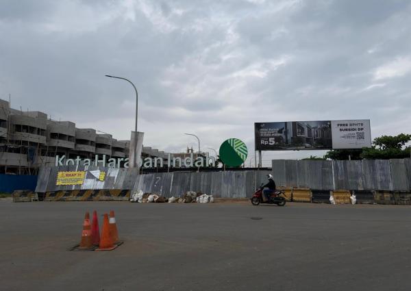 Kabupaten Bekasi - Penutupan akses Jalan di Harapan Indah