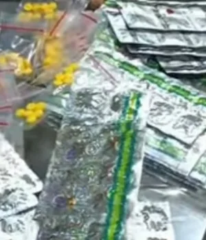 Kota Bekasi - Barang bukti obat keras yang disita tim ganbungan dari toko obat di Bekasi Utara.
