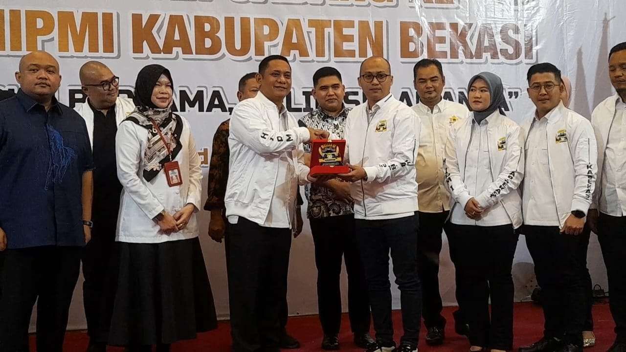 Kabupaten Bekasi - Wakil Bupati Bekasi, Asep Surya Atmaja menghadiri Musyawarah Cabang (Muscab) ke-III BPC HIPMI Kabupaten Bekasi yang digelar di Hotel Sahid Jaya Lippo Cikarang, Rabu (26/6/2025).