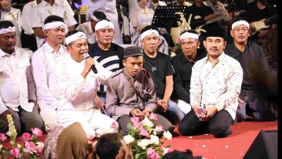 Kabupaten Bekasi- Gubernur Jawa Barat Dedi Mulyadi saat kegiatan Abdi Nagri Nganjang Ka Warga di Cibitung, Kabupaten Bekasi bersama Bupati Bekasi Ade Kuswara Kunang.