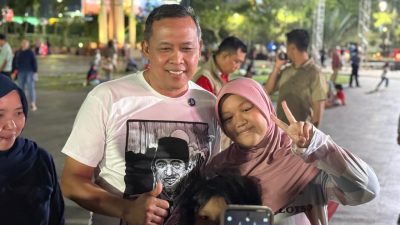 Plaza Patriot Jadi Wadah Edukasi dan Hiburan, Tri Adhianto Nobar Film “Pahlawan” Bersama Warga