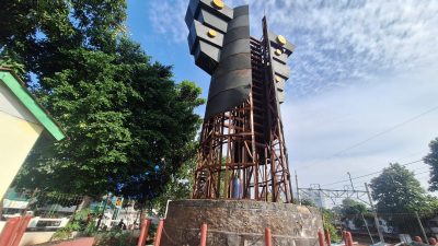 Kota Bekasi - Sejumlah pelat tembaga yang menjadi bagian penting dari Monumen Sejarah Kali Bekasi hilang dicuri.