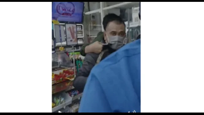 Kota Bekasi - Wanita berinisial AKO (31) dianiaya saat tengah bertransaksi di mesin ATM dalam sebuah minimarket di Jalan Pulo Ribung, Jakasetia, Kota Bekasi, pada Rabu (11/6/2025).