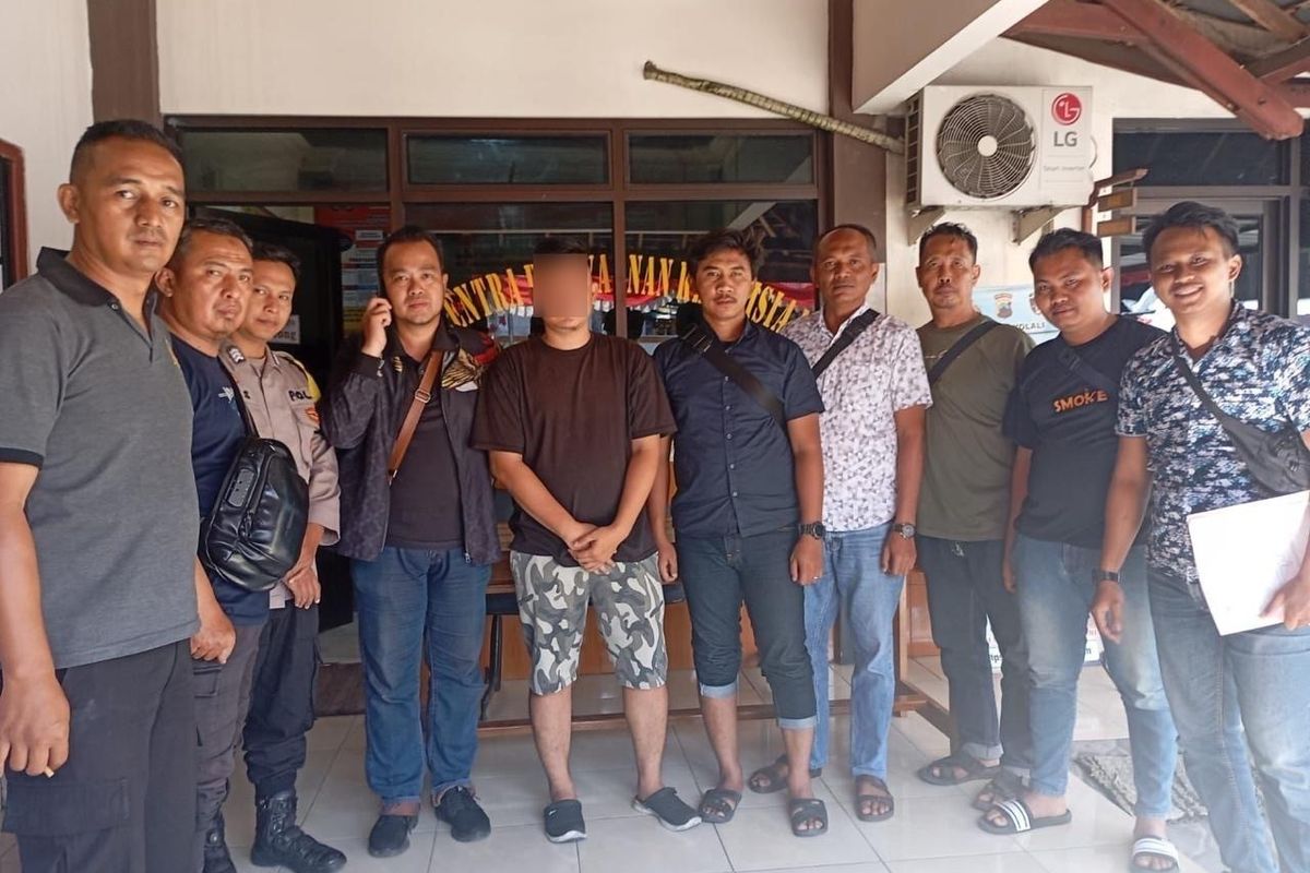 Kota Bekasi - Polisi berhasil menangkap suami D, yakni berinisial I di Boyolali, Jawa Tengah, Kamis (26/6/2025) pagi. Pelaku sempat melarikan diri usai melakukan penganiayaan di kawasan Bekasi Selatan.